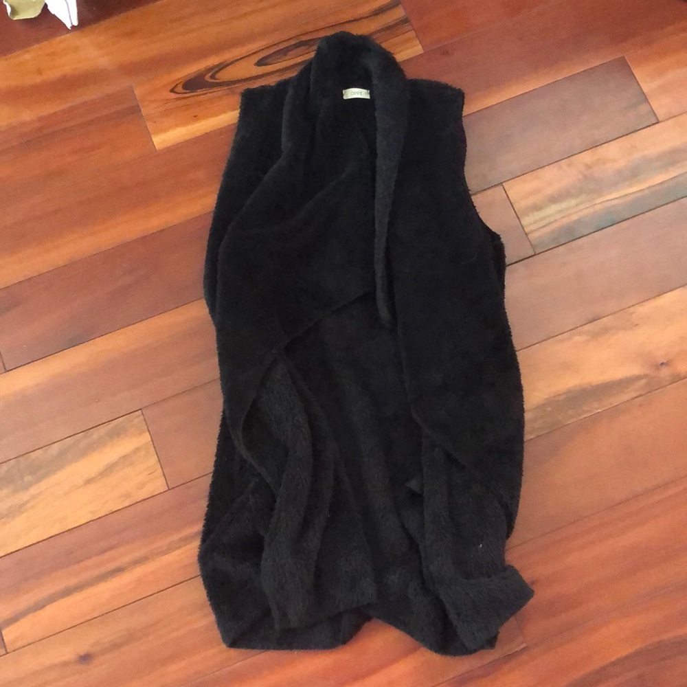 Black fuzzy sleeveless cardigan!